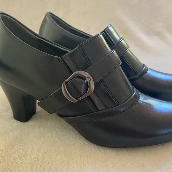 Pierre Dumas Buckled Heels Size 9 - Vintage Design - Picture 1 of 12